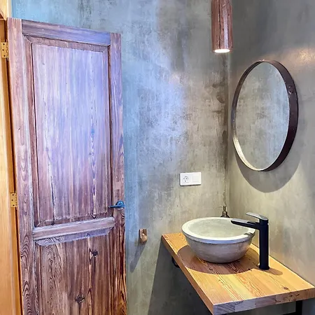 Βίλα Embeleso - *